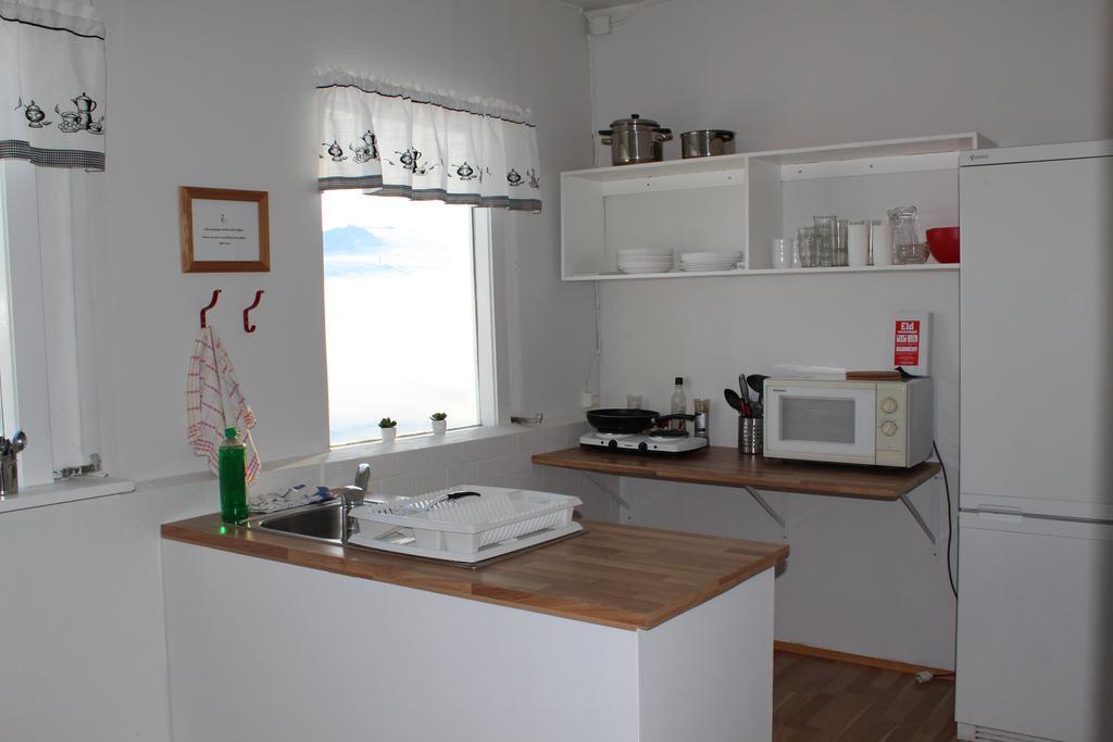 Lonsa Guesthouse Akureyri Bagian luar foto