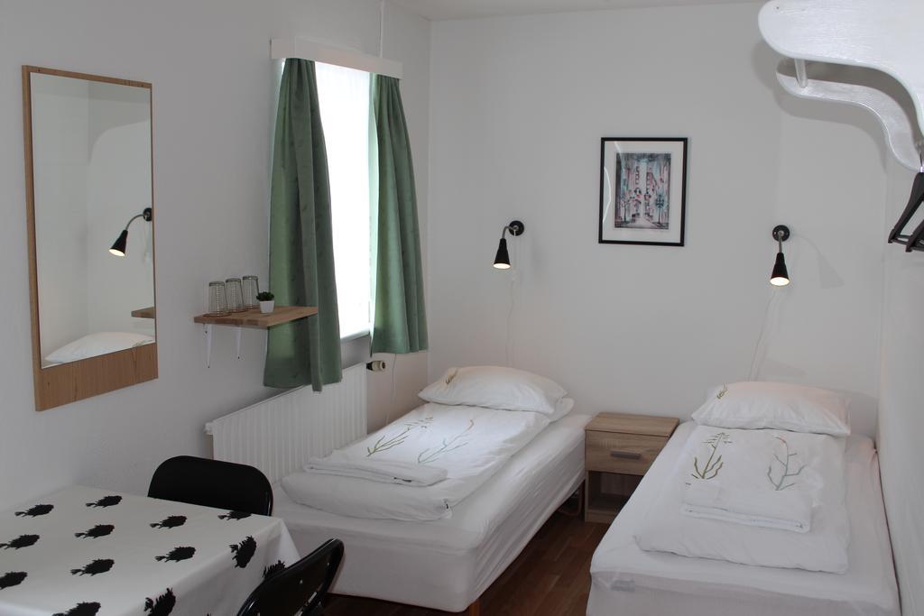 Lonsa Guesthouse Akureyri Bagian luar foto