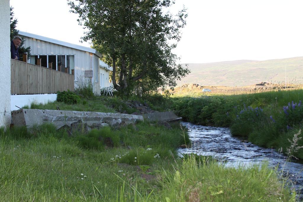 Lonsa Guesthouse Akureyri Bagian luar foto