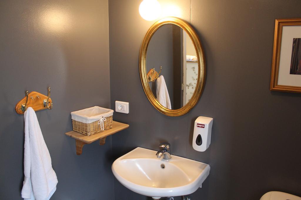 Lonsa Guesthouse Akureyri Bagian luar foto