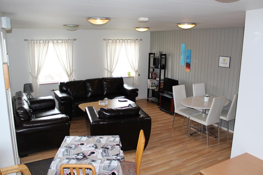 Lonsa Guesthouse Akureyri Bagian luar foto